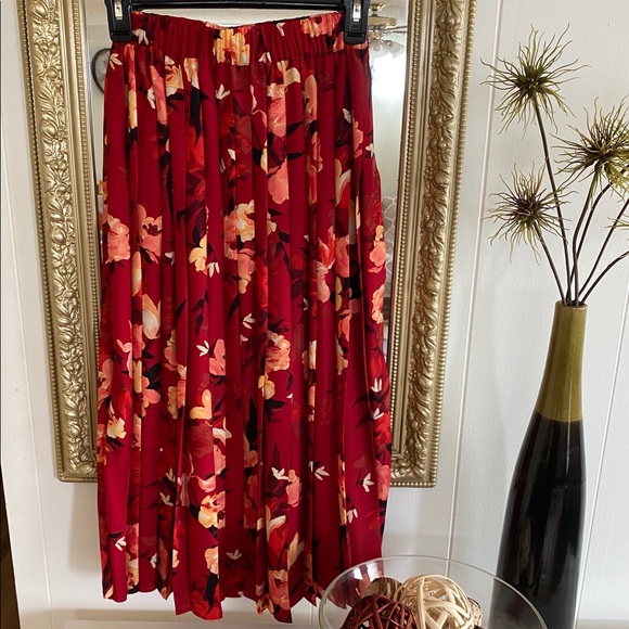 H&M Dresses & Skirts - H&M Floral Pleated Skirt